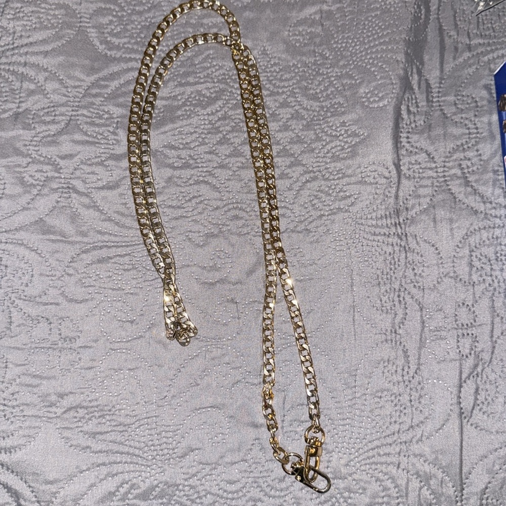 Gold Chain - Picture 3 of 5